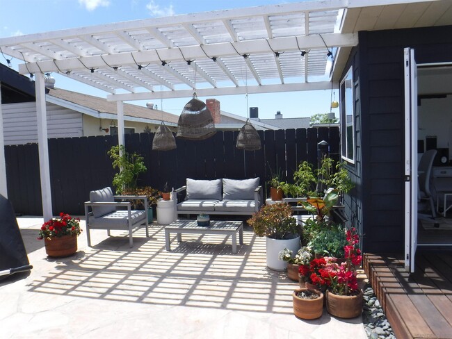 Building Photo - 4970 Mt Almagosa Dr