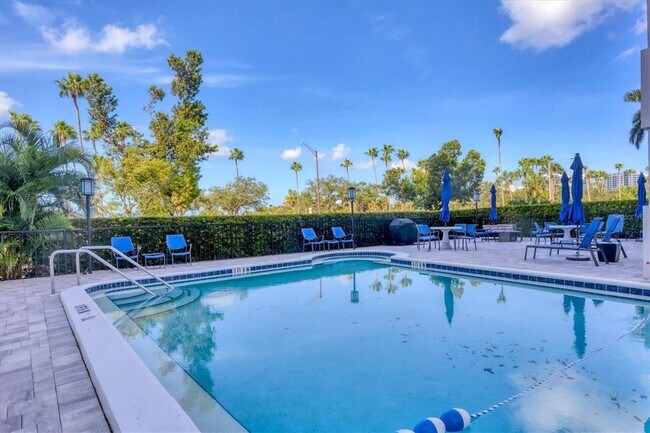 Building Photo - 555 S Gulfstream Ave