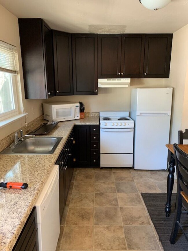 Building Photo - 8th Street (207)