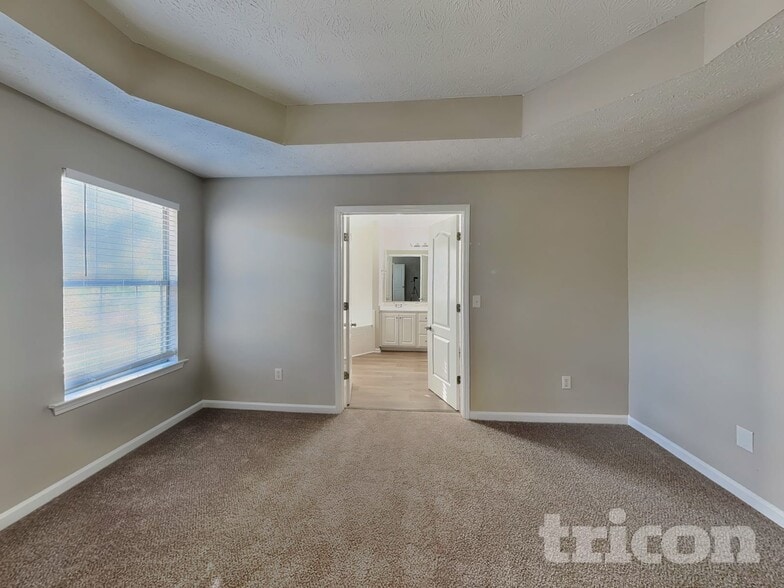 Building Photo - 11906 Fairway Overlook