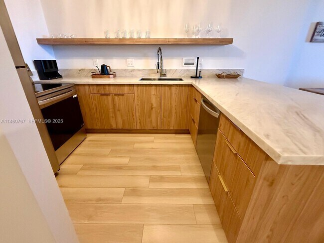 Building Photo - 2301 Collins Ave