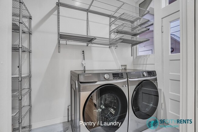 Building Photo - Sun-filled Presidio Heights Residence w/ Private Deck, Hot Tub & Garage Parking