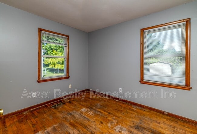 Building Photo - 2139 W Gilbert Ln
