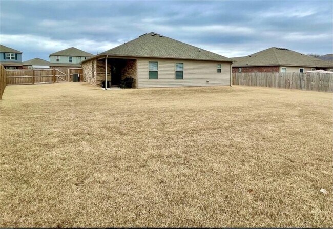 Building Photo - 4307 SW Laurel Hill Ave