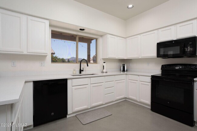 Building Photo - 6851 W Kern Dr