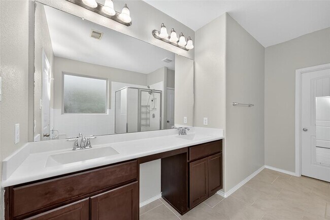 Building Photo - 154 Meadow Grove Dr