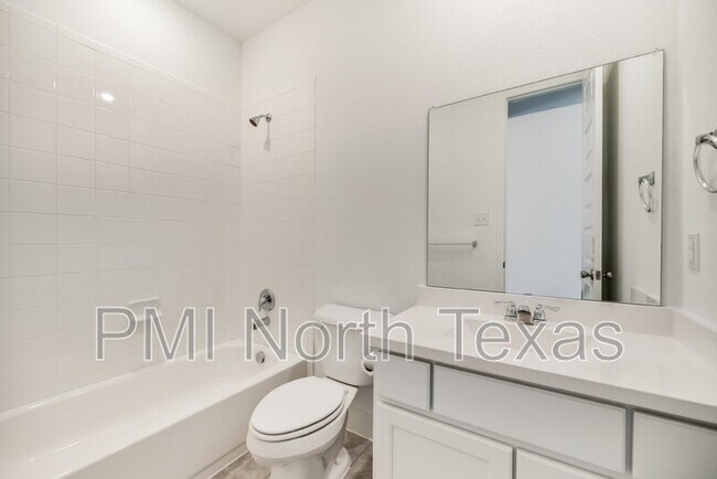 Building Photo - 405 Yellowstone Dr