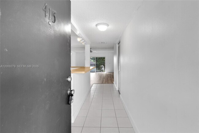 Building Photo - 8513 Old Country Manor