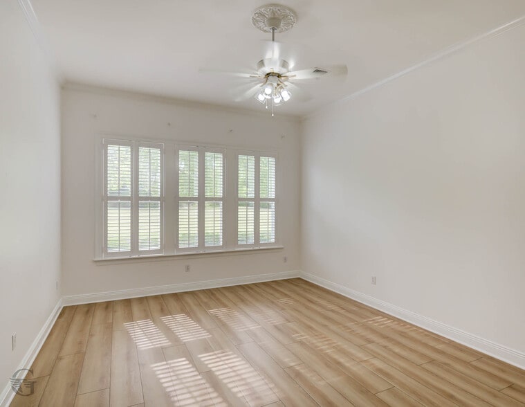 Building Photo - 316 Autumn Ridge Dr