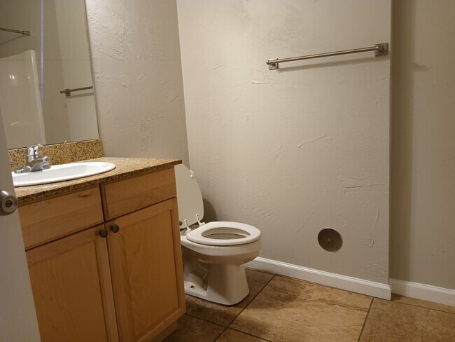 Building Photo - Available now! Beautifully Renovated 2 bed...