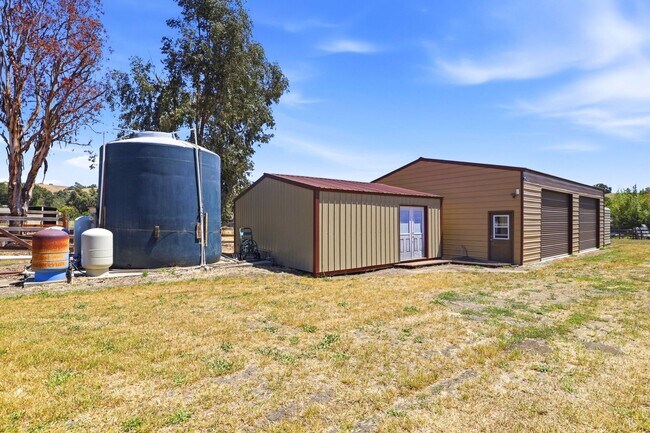 Building Photo - $5795 - Ranch-style home with acreage in West Gilroy's quiet countryside
