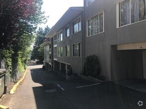 Building Photo - 3 bedroom in Des Moines WA 98168