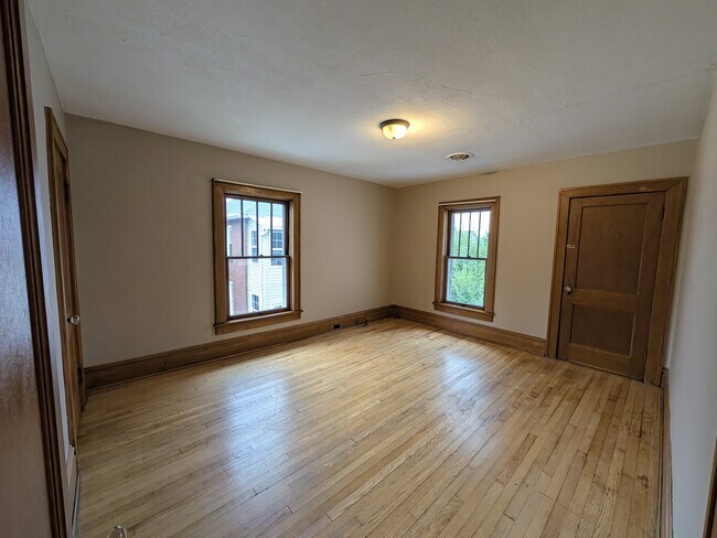 Building Photo - 68 Garber St