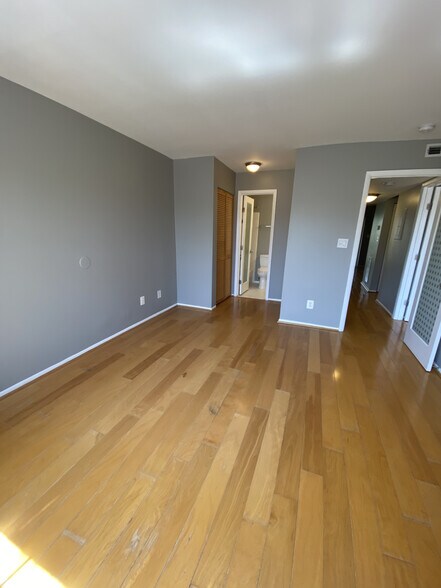 Building Photo - 1702 Ascot Way