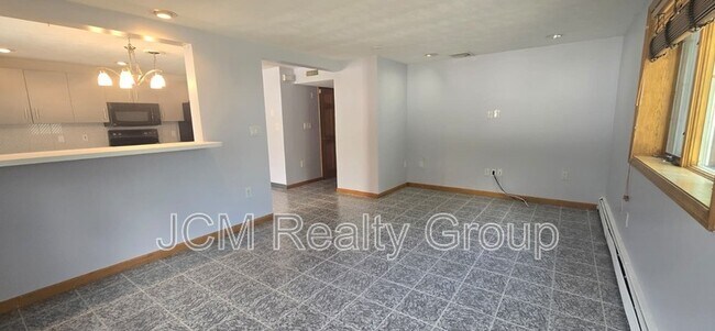 Building Photo - 120 Savage St