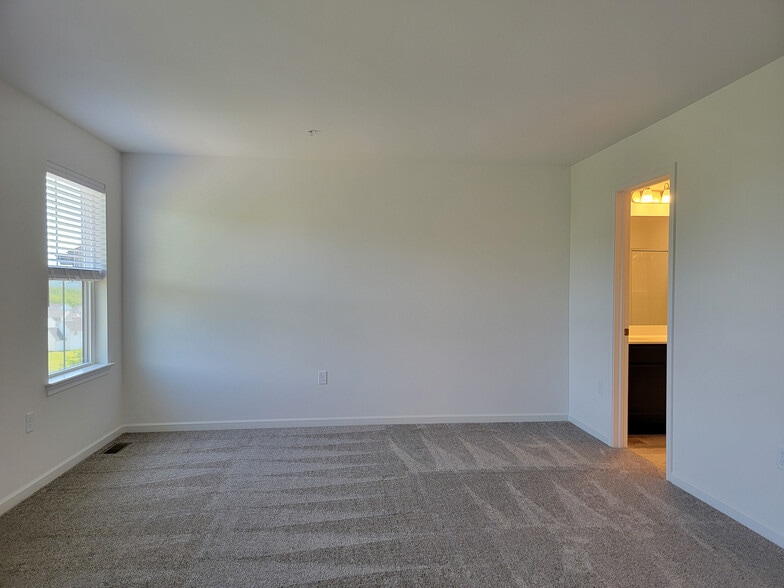 Building Photo - 2133 S Autumn Chase Dr