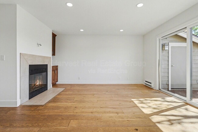 Building Photo - 198 Lakeshore Ct