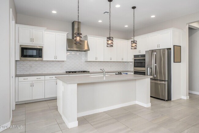 Building Photo - 824 E Monte Wy