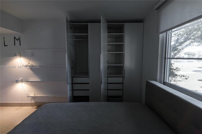 Building Photo - 4017 N Cypress Dr