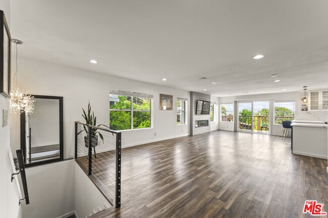 Building Photo - 11621 Sunshine Terrace