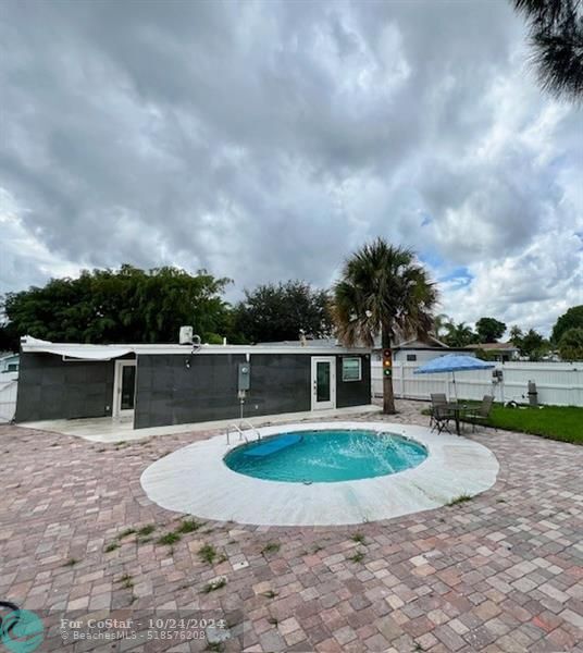 Building Photo - 327 Lancaster St