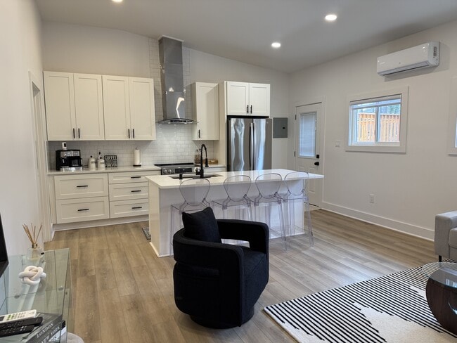 Building Photo - 8625 Cedarbrook Dr