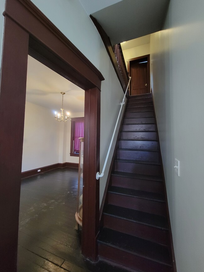 Building Photo - 603 E Spruce St