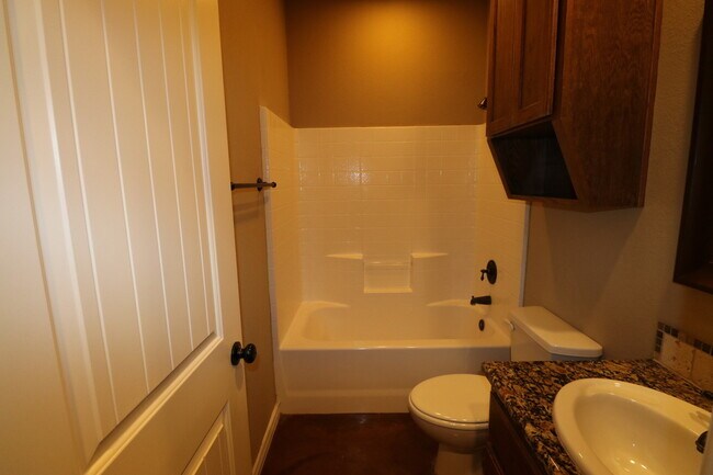 Building Photo - 4  Bedroom Single Famly Home -  Available ...