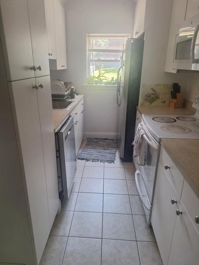 Building Photo - HUge 3 bed in Brighton