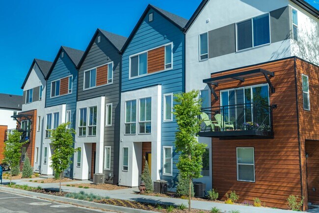 Building Photo - Your Fresh Start Awaits! 4 Weeks Rent Free + $0 Down Deposit OAC | 3 Bed Townhome in South Ogden
