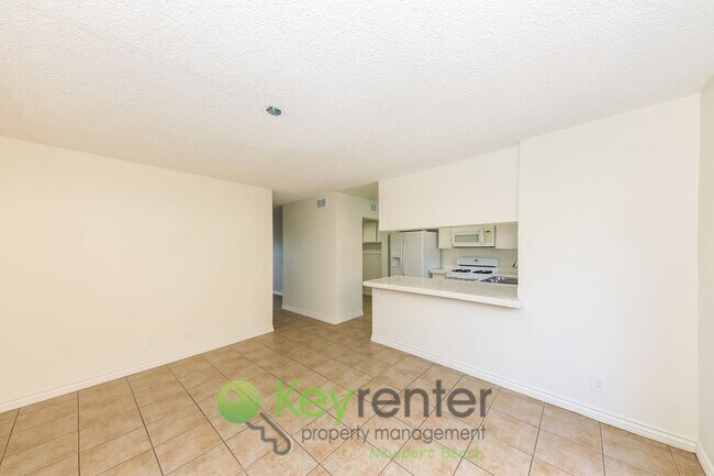 Building Photo - Exclusive Newport Terrace Condos - Trails to the Beach!