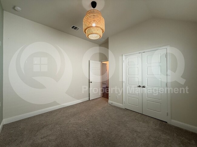 Building Photo - 3906 Greenbrier Dr