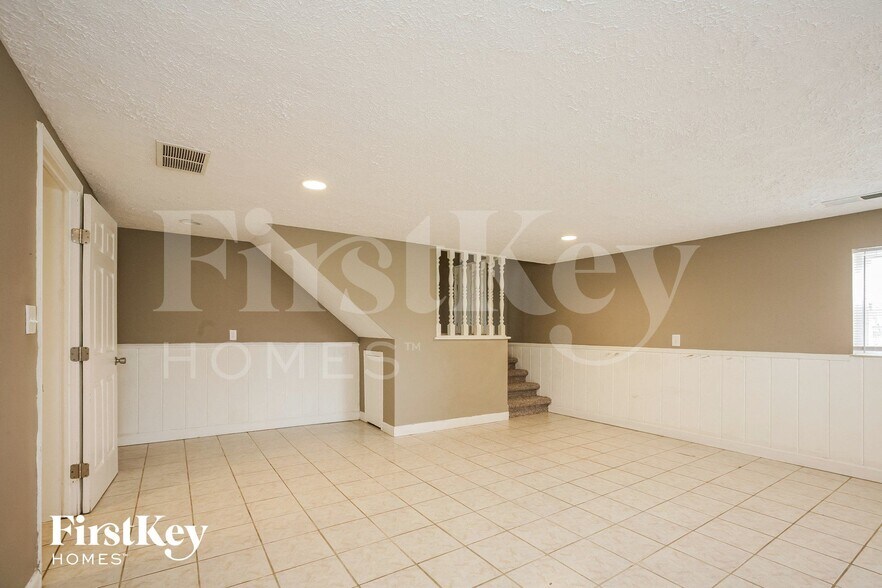 Building Photo - 9570 Gemini Dr