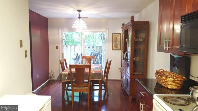 Building Photo - 10699 Spring Oak Ct