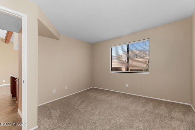 Building Photo - 5051 N Sabino Canyon Rd