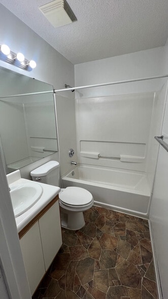 Building Photo - Room in Condo on Collegiate Cir