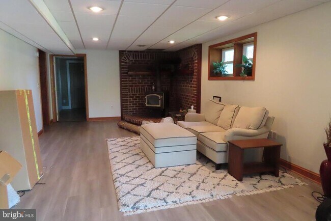 Building Photo - 14109 Buchanan Trail W