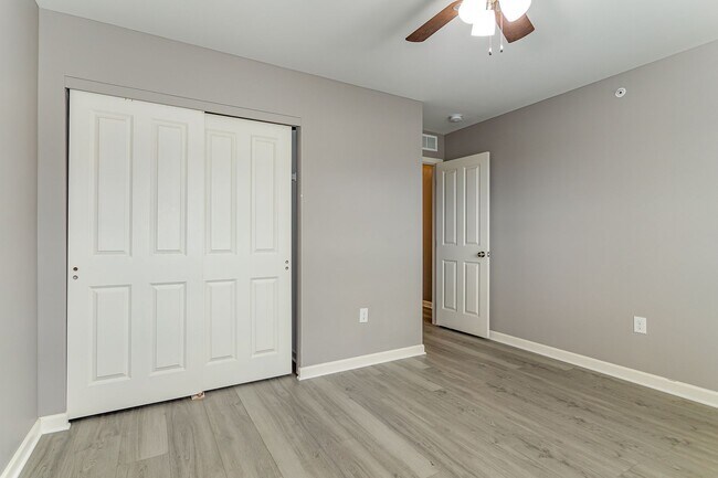 Building Photo - Welcome to this charming 3 bedroom, 2.5 ba...