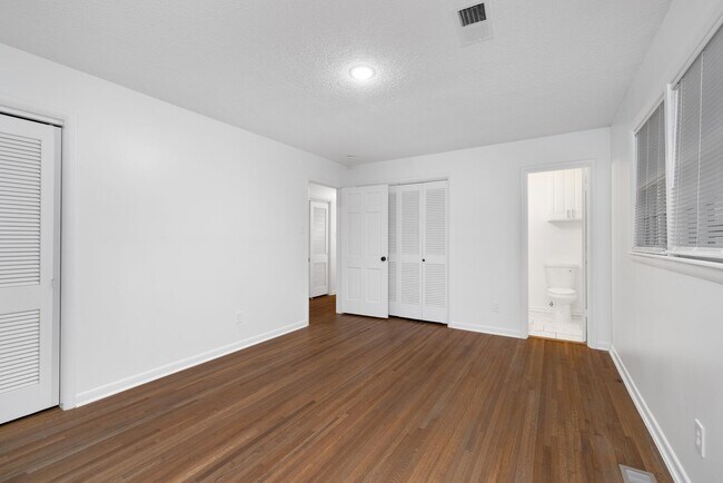 Building Photo - Recently renovated home in Whitehaven