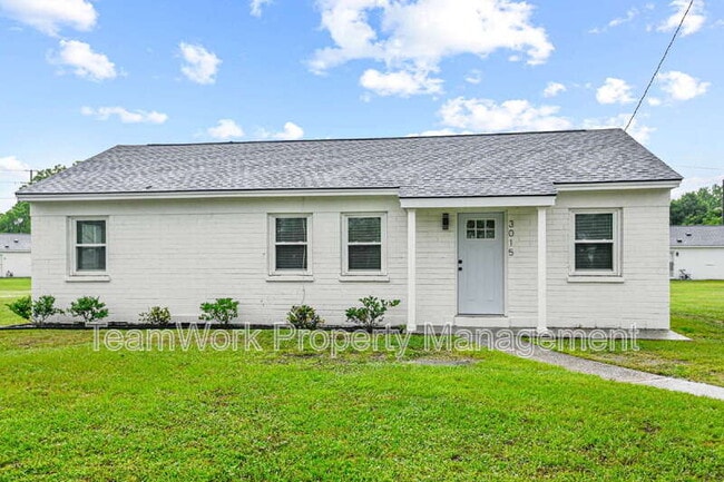Primary Photo - 3015 Azalea Dr