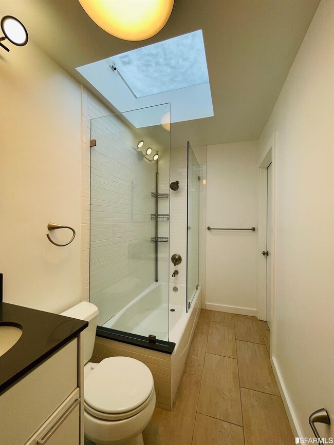 Building Photo - 761 Commercial St