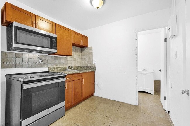 Building Photo - 250 NW 43rd St