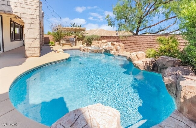 Building Photo - 9592 Staff Ln