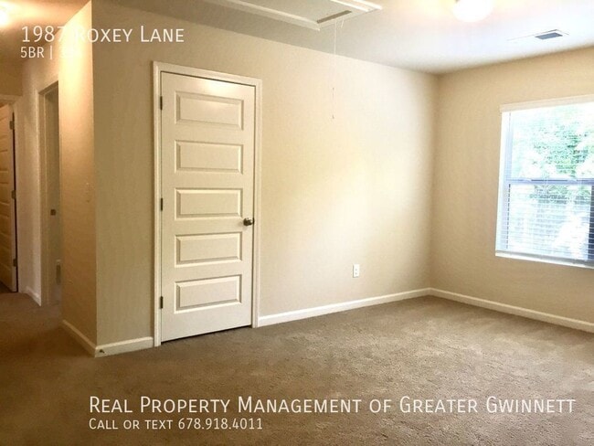 Building Photo - Spacious and Beautiful 5 bedroom Home!