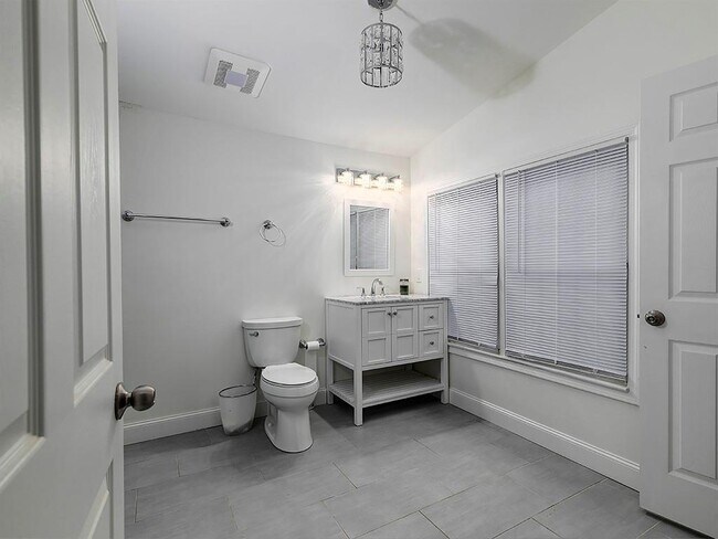 Building Photo - 3940 Forrest Ct