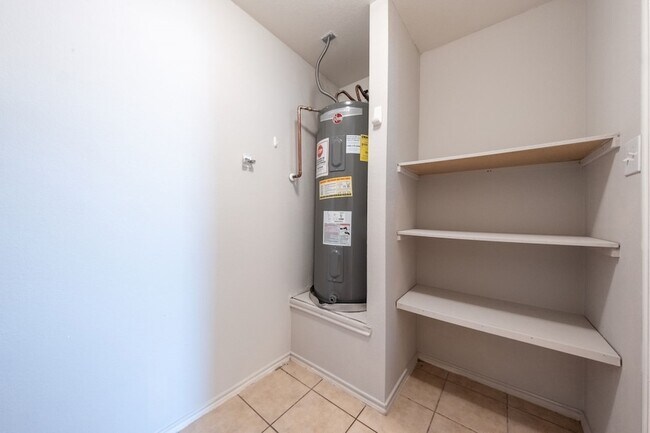 Building Photo - 520 Lewis Canyon Ln