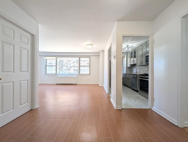 Building Photo - 225 St Pauls Ave