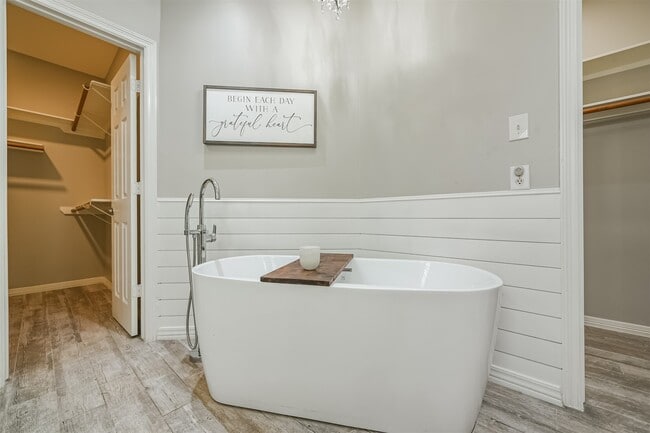 Building Photo - 3223 Pleasant Cove Ct