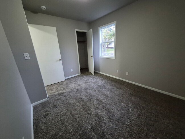 Building Photo - 3 Bedroom home with shed on corner lot ava...