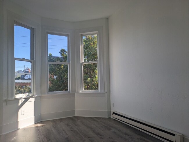 Building Photo - 632